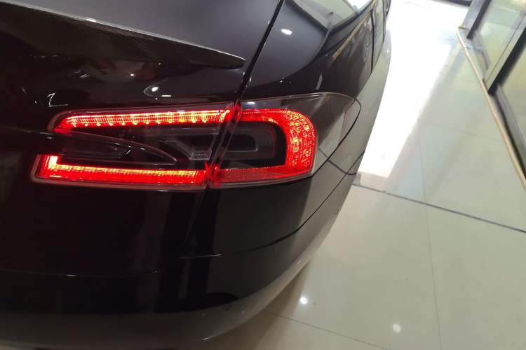 Used Tesla Model S 2017 S 100D Long Range Edition Right Rear Taillight