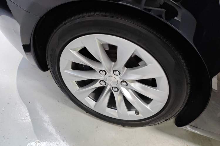 Used Tesla Model S 2017 S 100D Long Range Edition Right Rear Wheel Hub