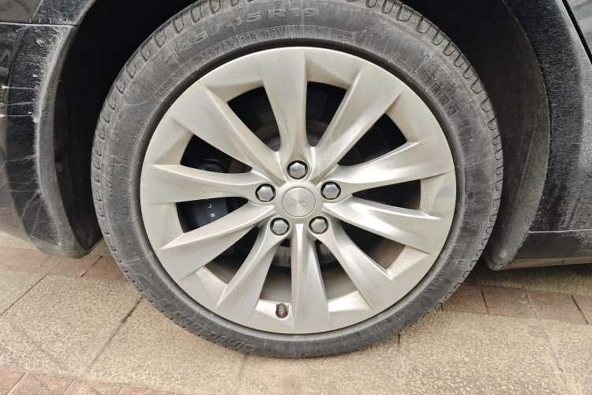 Used Tesla Model S 2017 S 75D Standard Range Edition Right Rear Wheel Hub