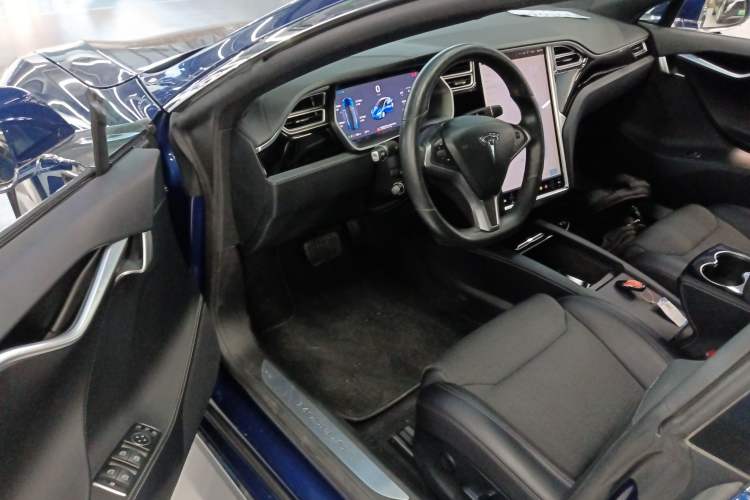 Used Tesla Model S 2017 S 75D Standard Range Edition Interior 3