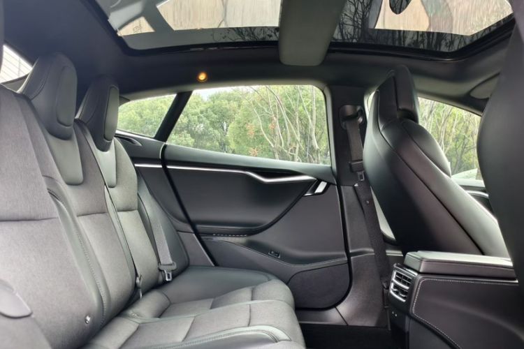 Used Tesla Model S 2017 S 75D Standard Range Edition Interior 4