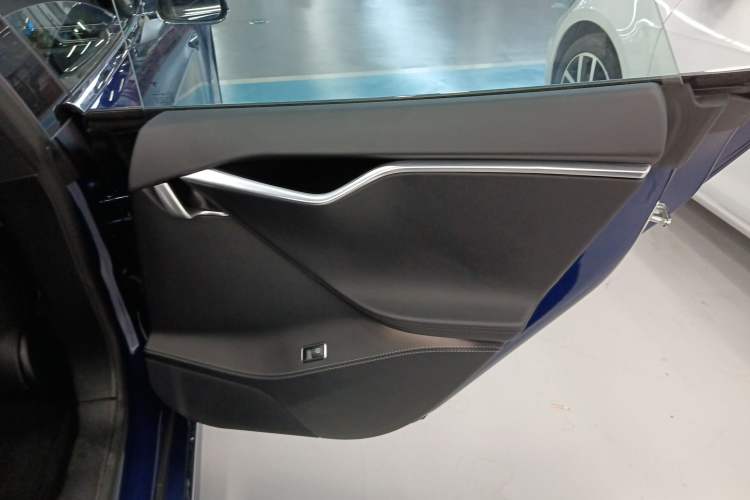 Used Tesla Model S 2017 S 75D Standard Range Edition Interior 6