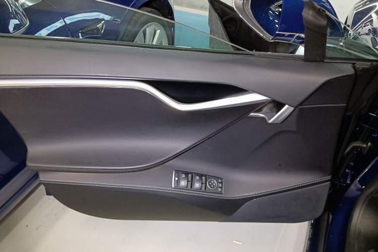 Used Tesla Model S 2017 S 75D Standard Range Edition Interior 7