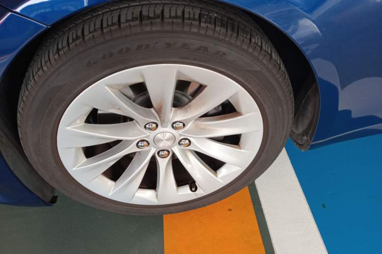 Used Tesla Model S 2017 S 75D Standard Range Edition Left Front Wheel Hub