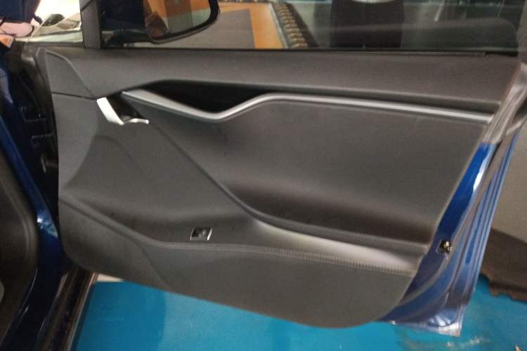 Used Tesla Model S 2017 S 75D Standard Range Edition Right Front Door Interior