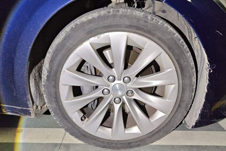 Used Tesla Model S 2017 S 100D Long Range Edition Right Front Wheel Hub