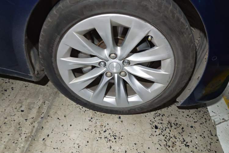 Used Tesla Model S 2017 S 75 Right Front Wheel Hub