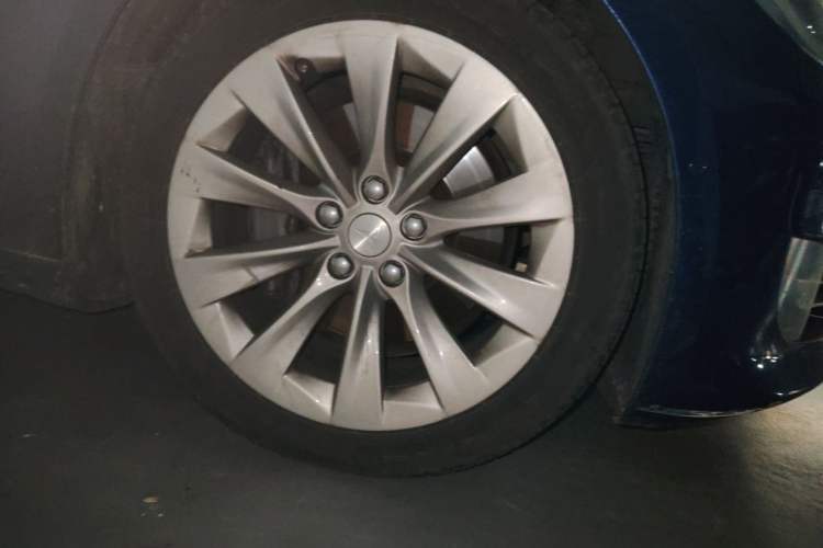 Used Tesla Model S 2017 S 100D Long Range Edition Right Front Wheel Hub
