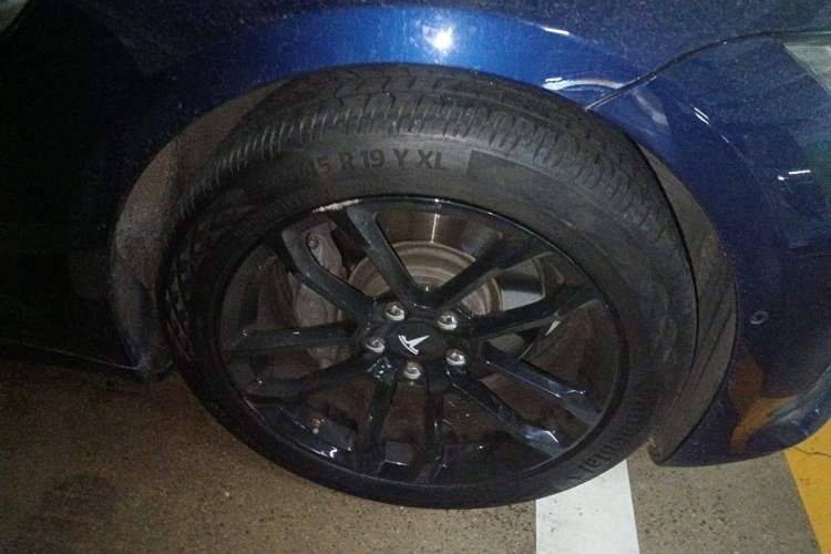 Used Tesla Model S 2017 S 75D Standard Range Edition Right Front Wheel Hub