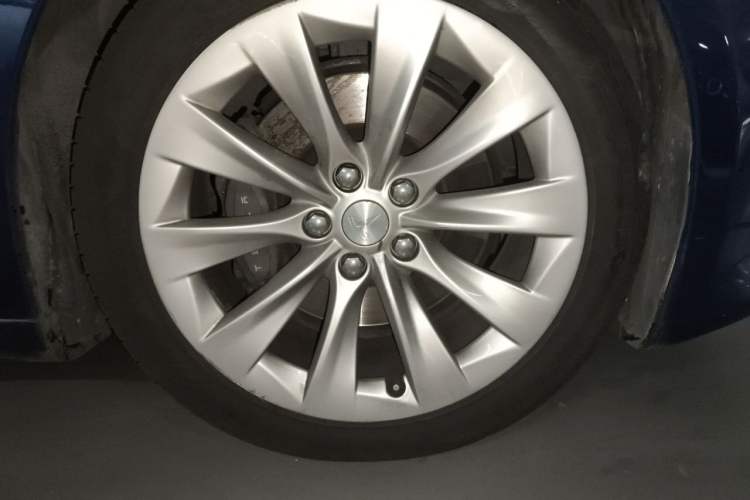Used Tesla Model S 2017 S 90D Right Front Wheel Hub