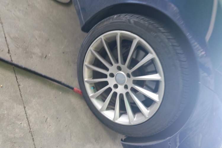 Used Tesla Model S 2017 S 75D Standard Range Edition Right Front Wheel Hub
