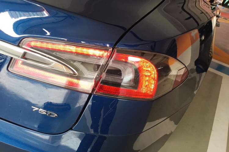 Used Tesla Model S 2017 S 75D Standard Range Edition Right Rear Taillight
