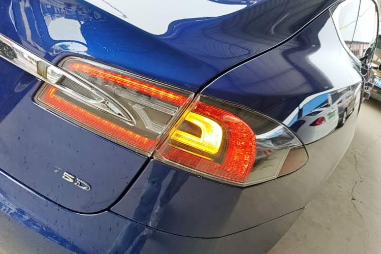 Used Tesla Model S 2017 S 75D Standard Range Edition Right Rear Taillight