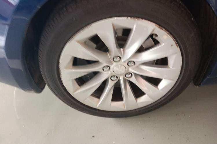 Used Tesla Model S 2017 S 75D Standard Range Edition Right Rear Wheel Hub
