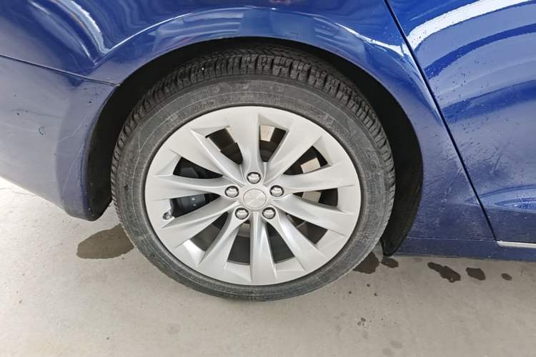 Used Tesla Model S 2017 S 75D Standard Range Edition Right Rear Wheel Hub