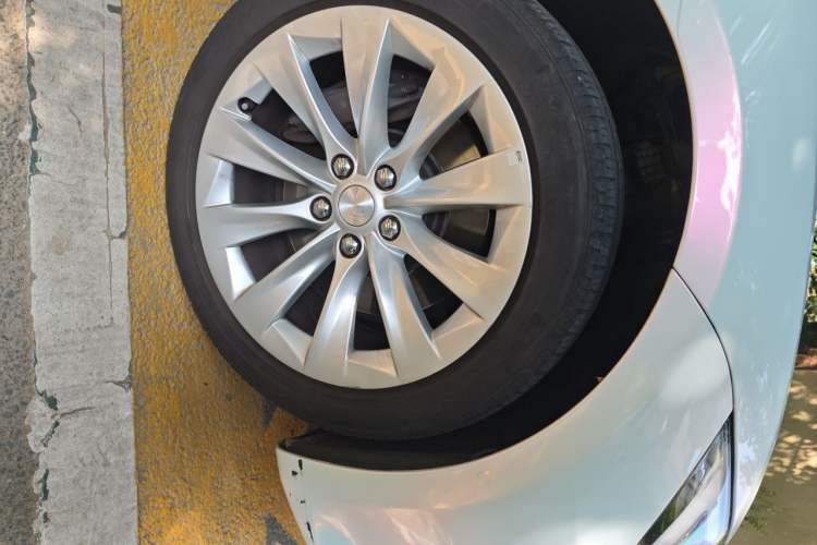 Used Tesla Model S 2017 S 75D Standard Range Edition Right Front Wheel Hub