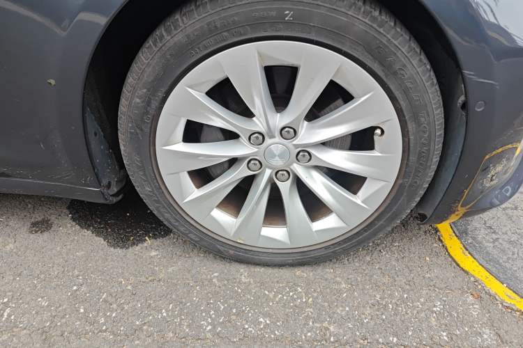 Used Tesla Model S 2017 S 75D Standard Range Edition Right Front Wheel Hub