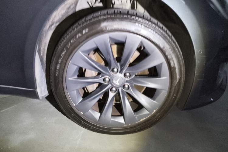 Used Tesla Model S 2017 S 100D Long Range Edition Right Front Wheel Hub