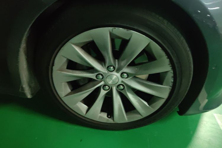 Used Tesla Model S 2017 S 75D Standard Range Edition Right Front Wheel Hub