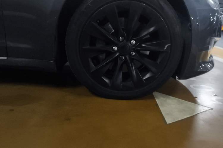 Used Tesla Model S 2017 S 100D Right Front Wheel Hub