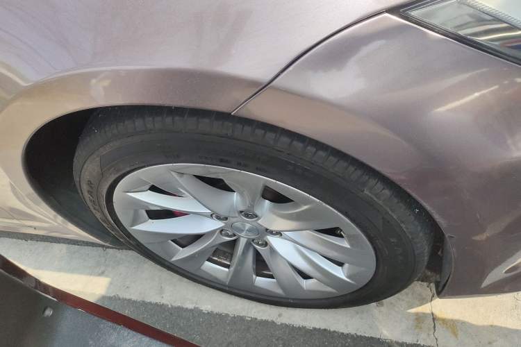 Used Tesla Model S 2017 S 75D Standard Range Edition Right Front Wheel Hub