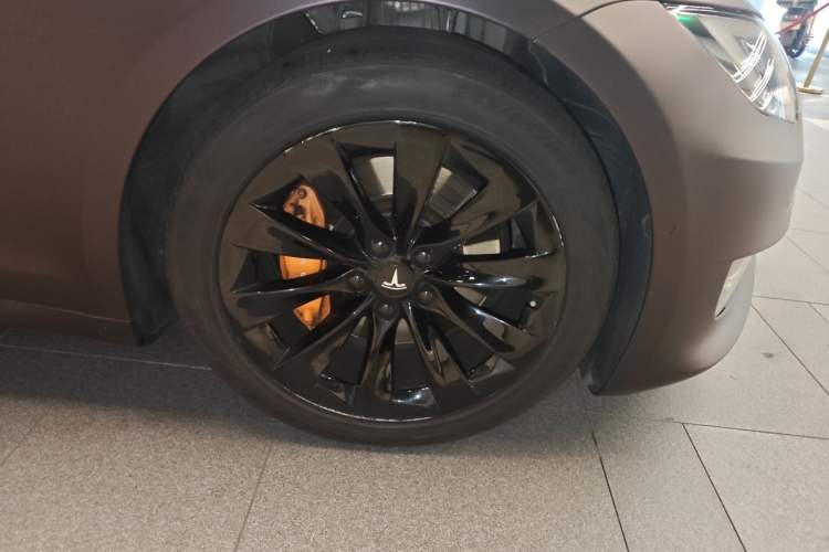 Used Tesla Model S 2017 S 75D Standard Range Edition Right Front Wheel Hub