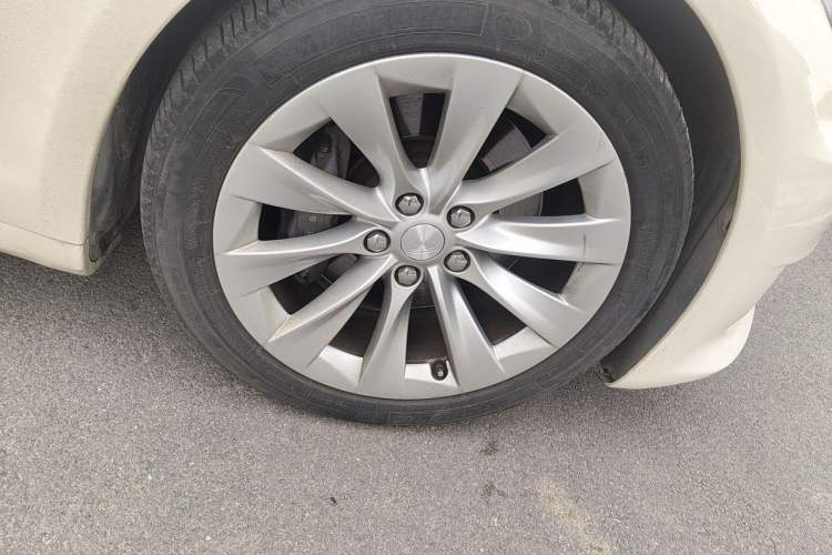 Used Tesla Model S 2017 S 75D Standard Range Edition Right Front Wheel Hub