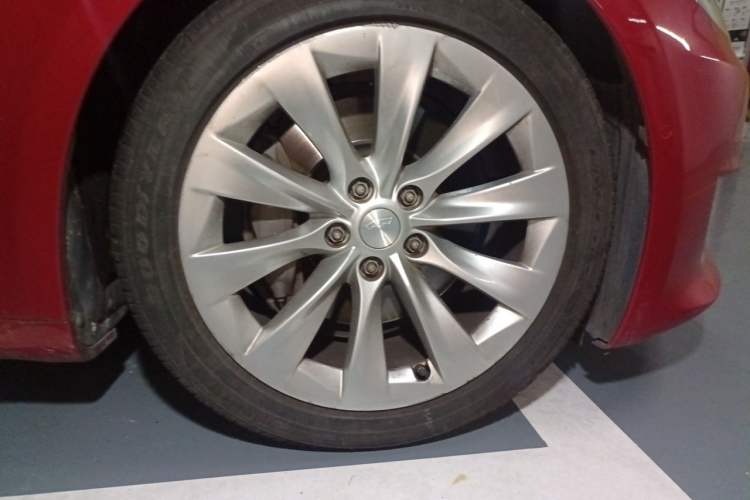 Used Tesla Model S 2017 S 75D Standard Range Edition Right Front Wheel Hub