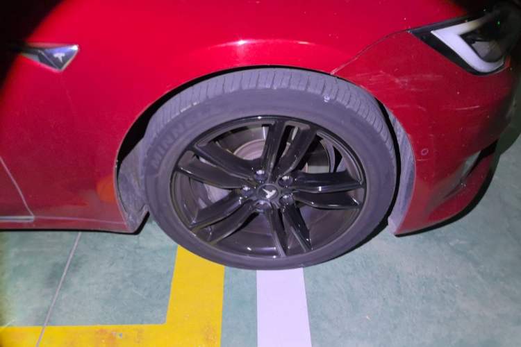Used Tesla Model S 2017 S 100D Right Front Wheel Hub