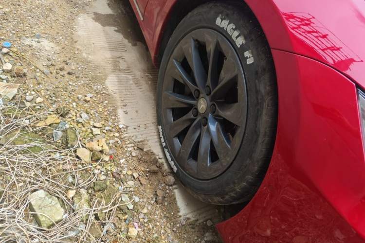 Used Tesla Model S 2017 S 75D Standard Range Edition Right Front Wheel Hub