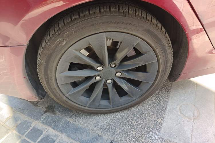 Used Tesla Model S 2017 S 75D Standard Range Edition Right Rear Wheel Hub