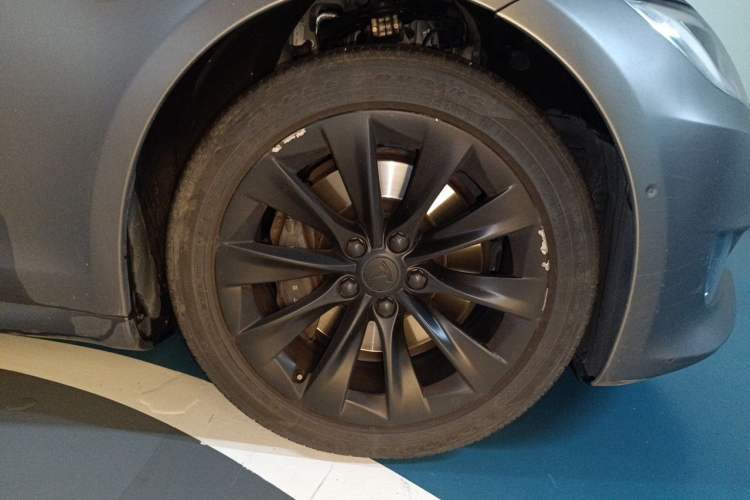 Used Tesla Model S 2017 S 75 Right Front Wheel Hub