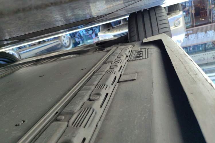 Used Tesla Model S 2017 S 75D Standard Range Edition Chassis Rear Right
