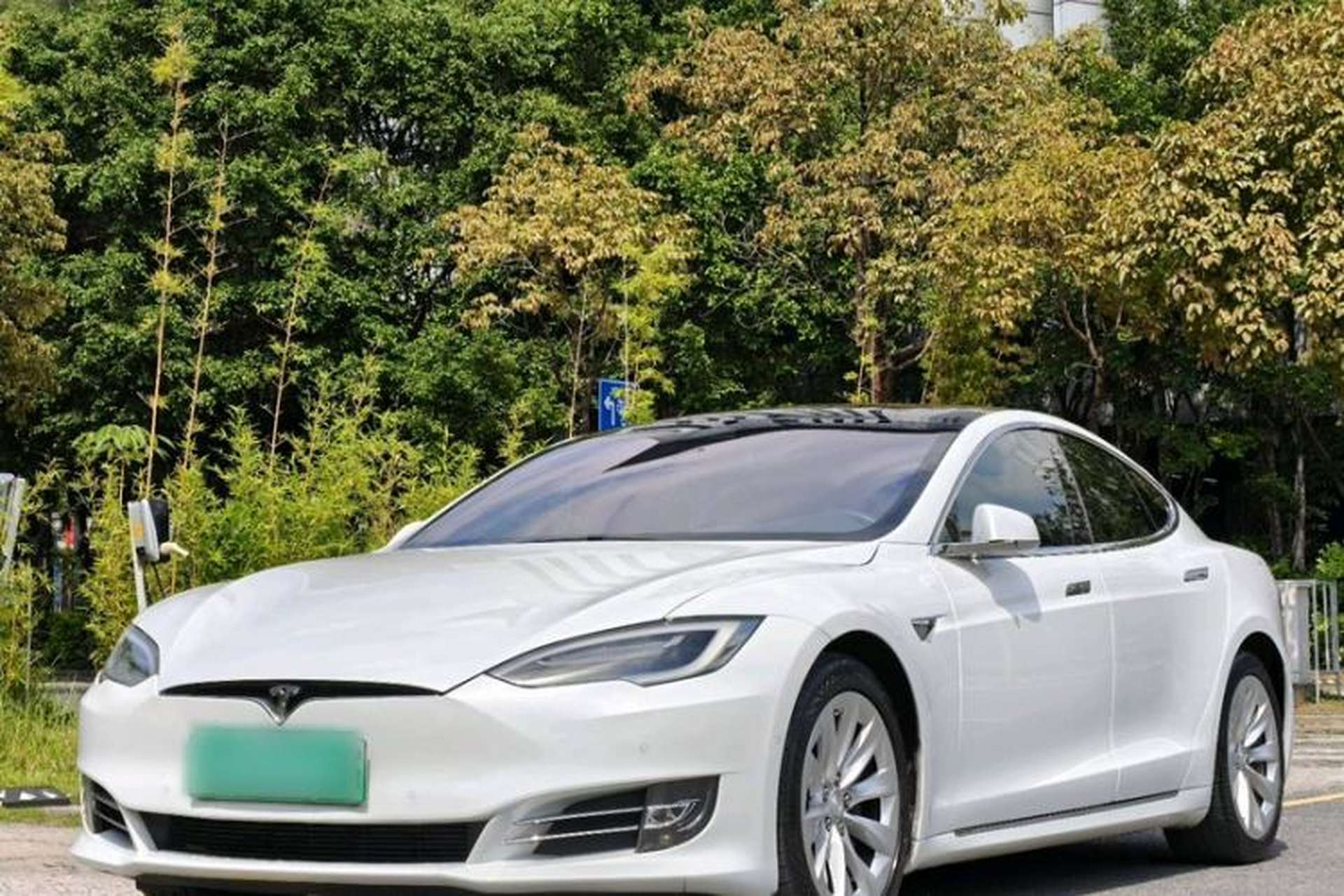 Used Tesla Model S 2017 S 75D Standard Range Edition Front Left 45 Deg