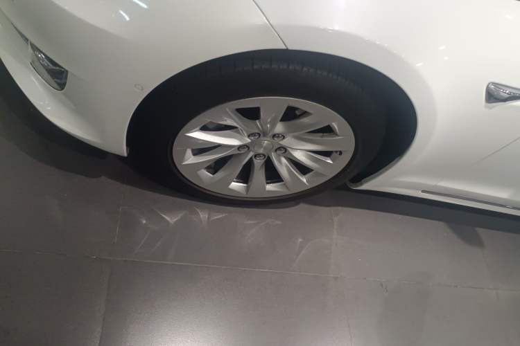 Used Tesla Model S 2017 S 75D Standard Range Edition Left Front Wheel Hub