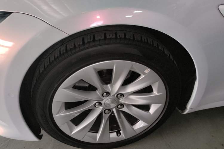 Used Tesla Model S 2017 S 75D Standard Range Edition Left Front Wheel Hub
