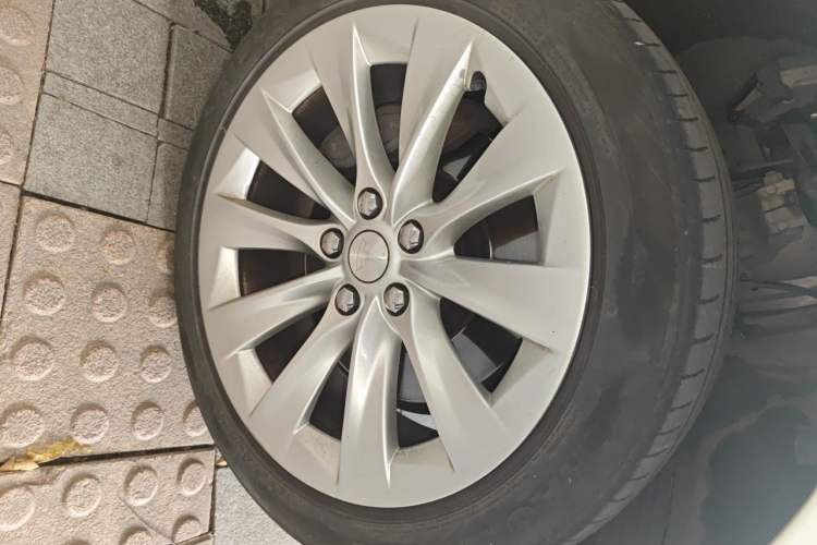 Used Tesla Model S 2017 S 75 Right Front Wheel Hub
