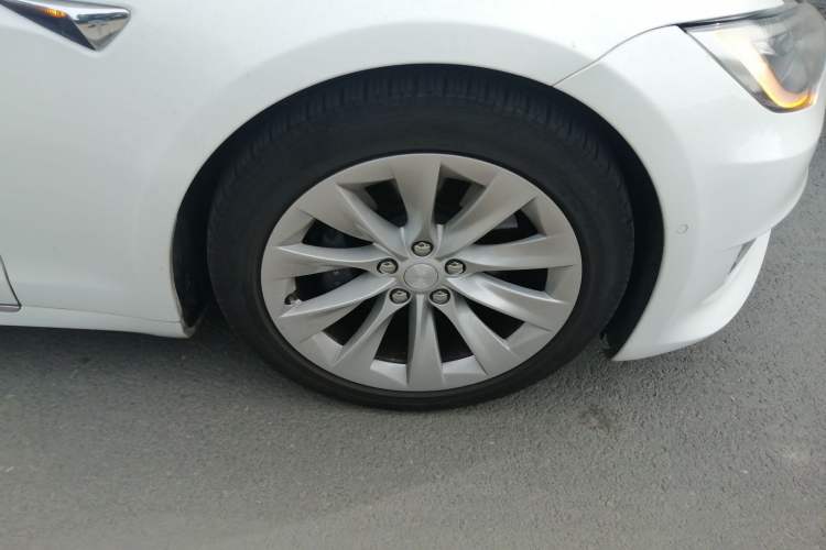 Used Tesla Model S 2017 S 75D Standard Range Edition Right Front Wheel Hub