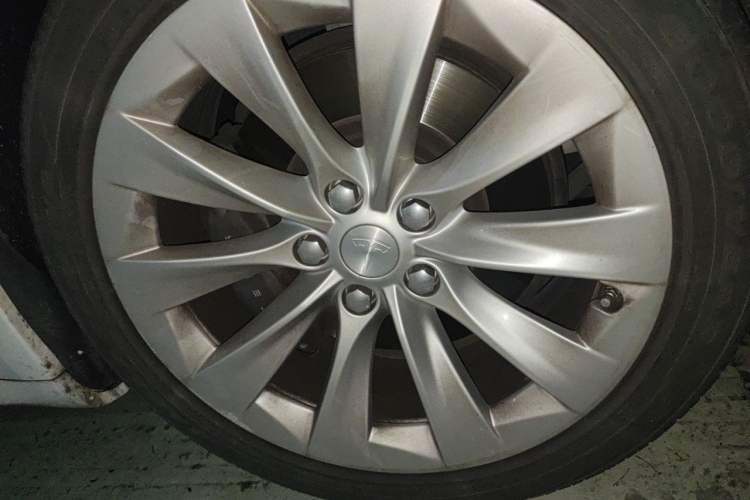 Used Tesla Model S 2017 S 75D Standard Range Edition Right Front Wheel Hub