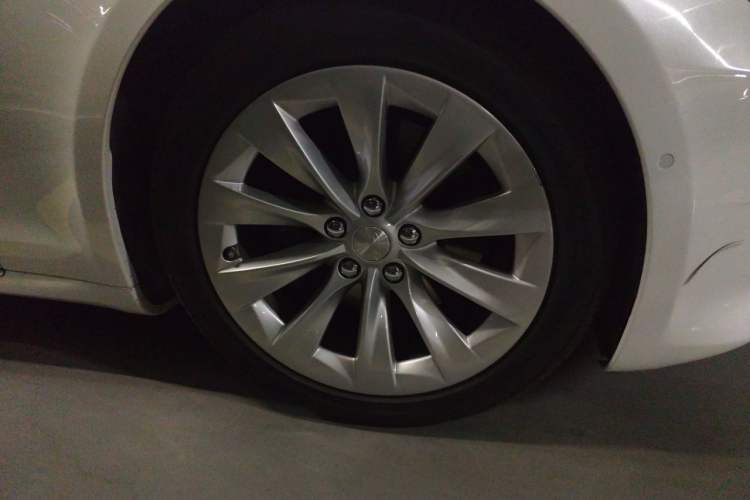 Used Tesla Model S 2017 S 100D Long Range Edition Right Front Wheel Hub