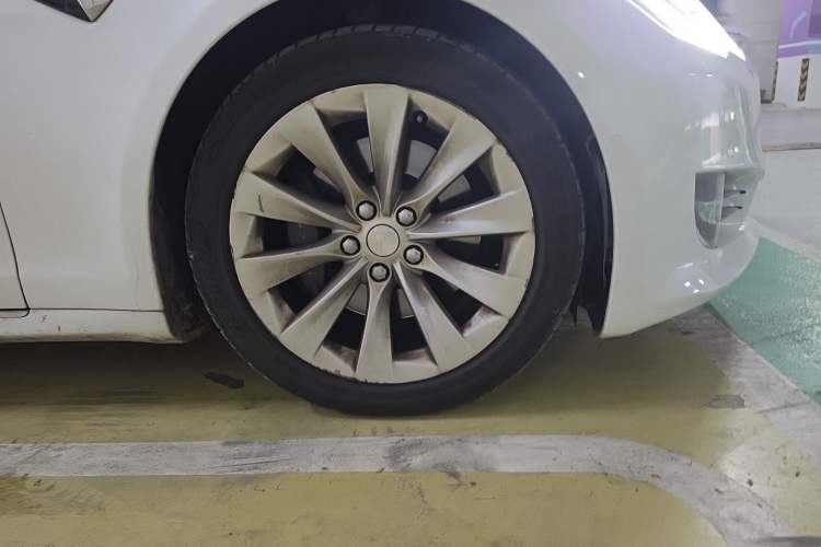 Used Tesla Model S 2017 S 75D Standard Range Edition Right Front Wheel Hub