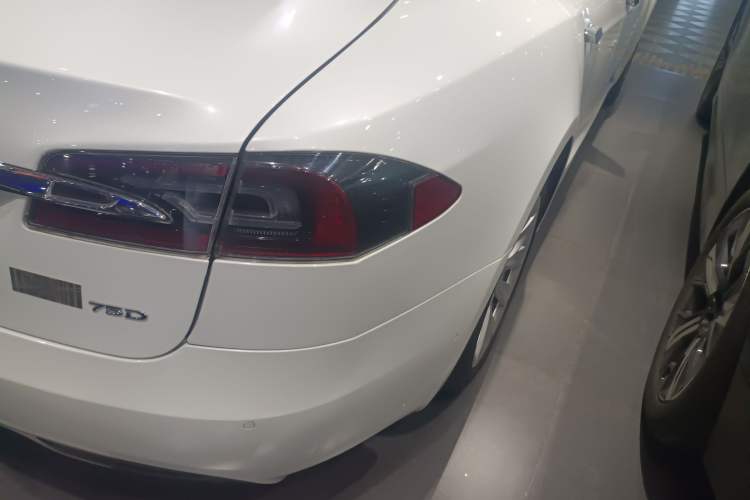 Used Tesla Model S 2017 S 75D Standard Range Edition Right Rear Taillight