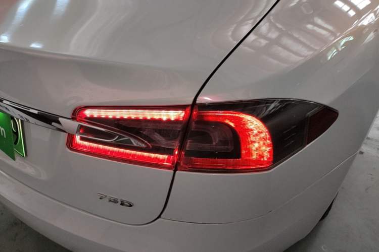 Used Tesla Model S 2017 S 75D Standard Range Edition Right Rear Taillight