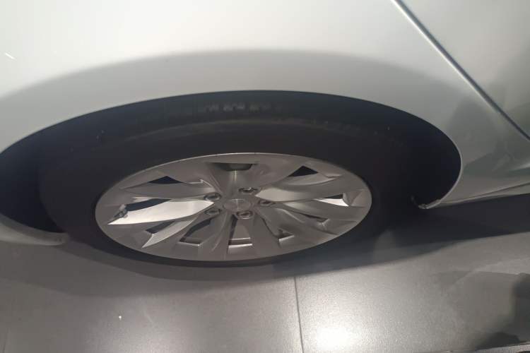 Used Tesla Model S 2017 S 75D Standard Range Edition Right Rear Wheel Hub