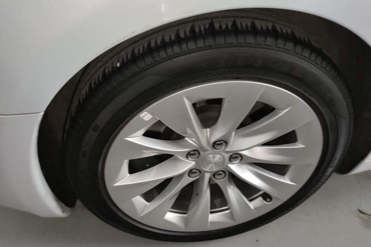 Used Tesla Model S 2017 S 75D Standard Range Edition Right Rear Wheel Hub