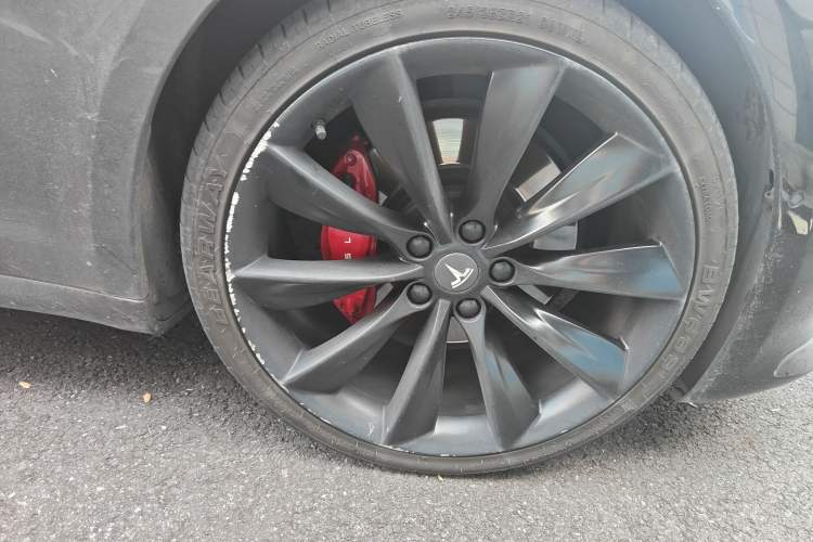 Used Tesla Model S 2019 Performance High-Performance Edition Right Front Wheel Hub