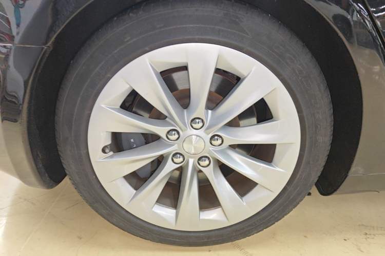 Used Tesla Model S 2019 Long-Range Version Right Rear Wheel Hub