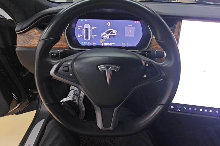 Used Tesla Model S 2019 Long-Range Version Steering Wheel