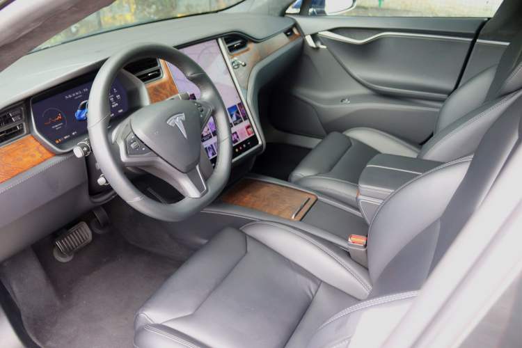 Used Tesla Model S 2019 Long-Range Version Interior 1