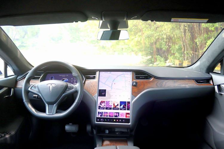 Used Tesla Model S 2019 Long-Range Version Interior 6